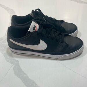 EUC Nike Sz 7